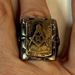 Size 9 men’s Masonic Mexican biker ring, heavy very cool brass and pot silver